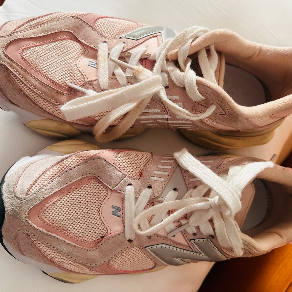 New Balance Women's pink Sneakers Women’s 10 Pink Sand 9060 excellent condition - Picture 9 of 9